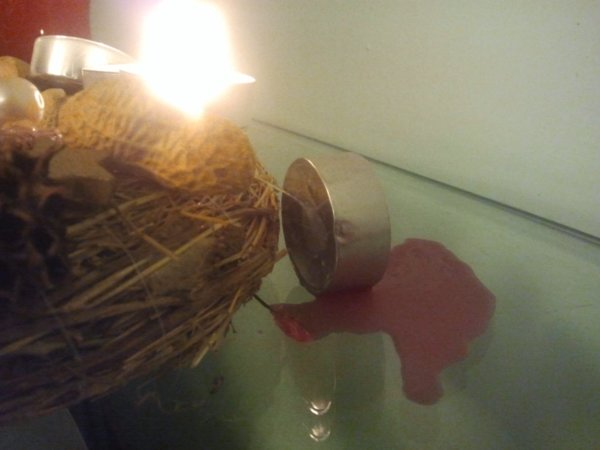 Sose hagyjátok felügyelet nélkül az égő gyertyát!