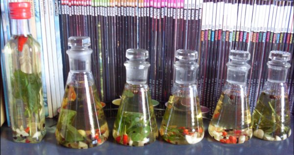 Fűszerolaj - mutatós és többféle verzióban elkészíthető